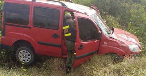 G Motorista Tenta Desviar De Buraco E Capota Na Rodovia Pa