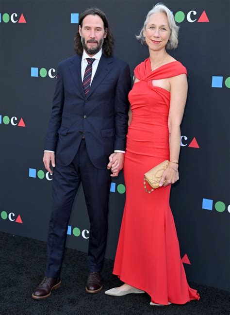 Keanu Reeves Y Su Novia Alexandra Grant Se Toman De La Mano Durante Una