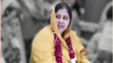 Watch Recent Photo Of Atiq Ahmeds Wife Shaista Parveen From Marriage