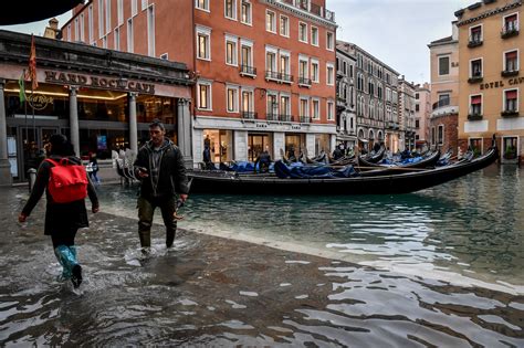 Acqua Alta Venezia Allarme Massimo Piazza San Marco Allagata Atteso