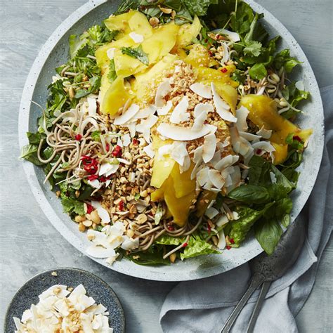 Nudelsallad med mango och cashewnötter Recept Coop