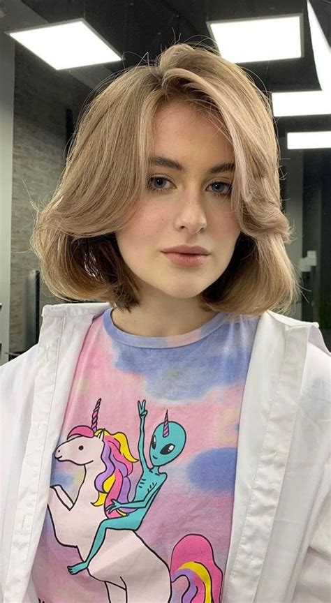 Autumn 2024 Hair Colour Trends Beige Blonde Bob Haircut