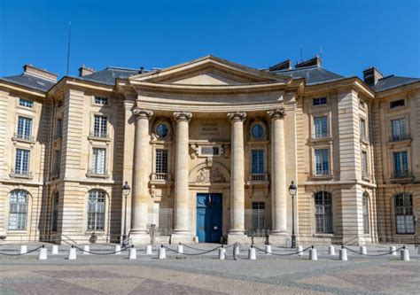 Faculdade Em Paris - Universidade De Paris Banco de Imagens e Fotos de Stock - iStock
