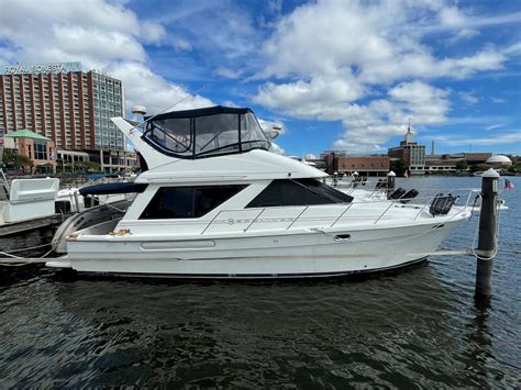 1998 Bayliner 3988 Command Bridge Motoryacht Cambridge Massachusetts