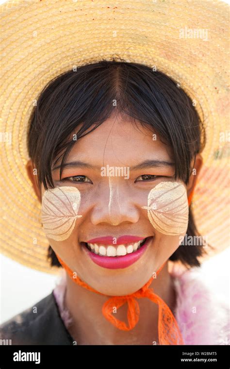 thanakha paste patterns  face  protect skin   sun mandalay