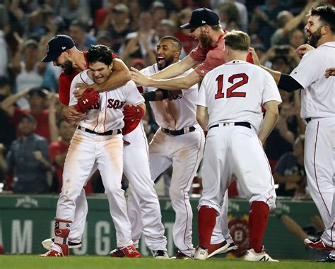 Red Sox Sweep Yankees With Stirring Late Rally The Boston Globe