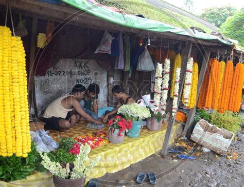 Image Of Guwahati Assam India September 7th 2016 Flower Vendors In Flower Market Lu981180 Picxy