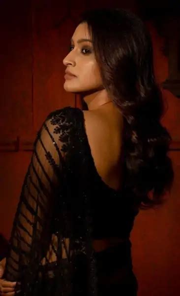 Tanya Ravichandran Hot Pics And Photos In Saree