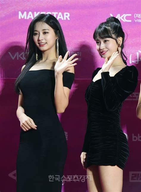 Tzuyu & Momo : r/twicemedia