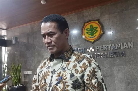 Mentan Segera Teken Aturan Petani Tebus Pupuk Subsidi Hanya Pakai Ktp