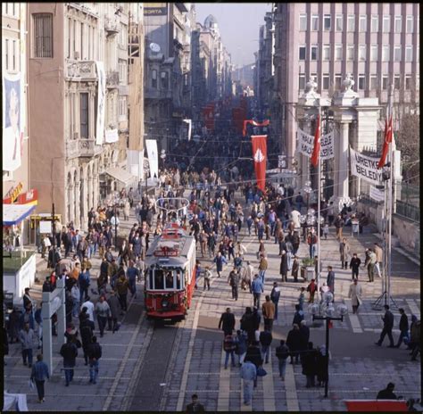 Stiklal Caddesi Hatirlayan Eh R Taksim Den Sultanahmet E Mekan Ve