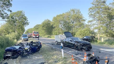 Zwei Hubschrauber Im Einsatz Unfall Auf B In S Dbrookmerland