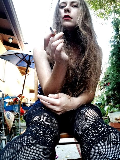99 000 Naked Woman Smoking Weed Pictures