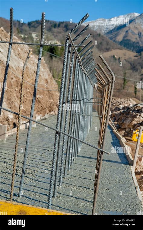 reinforced concrete wall construction Stock Photo - Alamy