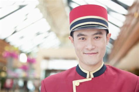 How Much Should You Tip The Hotel Bellhop Rule Of Thumb