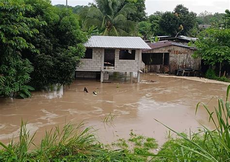 Familias En Ecuador Son Evacuadas Tras Seis Horas De Lluvia Que