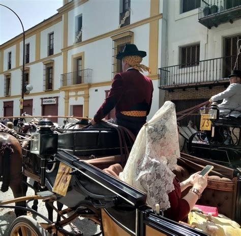 ¿Cómo se llama el traje típico de Andalucía? - Tomar artesanía