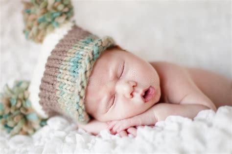 Newborn baby sleeping stock image. Image of hands, child - 17693407