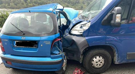 Scontro Frontale Auto Furgone Sulla Feltrina Morto Un 24enne Feltrino