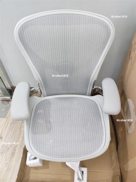 Herman Miller Aeron Office Chair Premium Mineral Edition 傢俬＆家居 傢俬