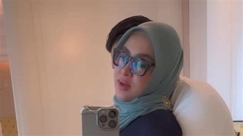 Potret Syahrini Dengan Penampakan Baby Bump Yang Semakin Ke Bawah