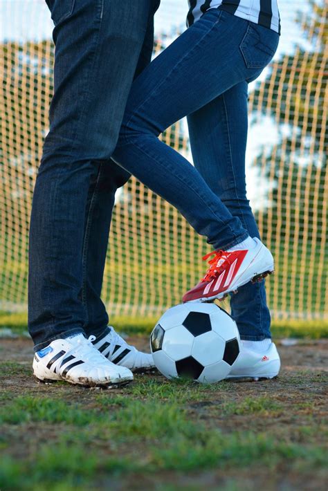 Pin By Minauk45 On Soccer Couple Pics Soccer Couples Football