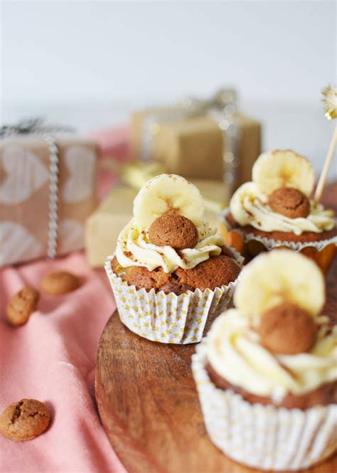 Sinterklaas Cupcakes Met Pepernoten Banaan En Vanille Botercrème