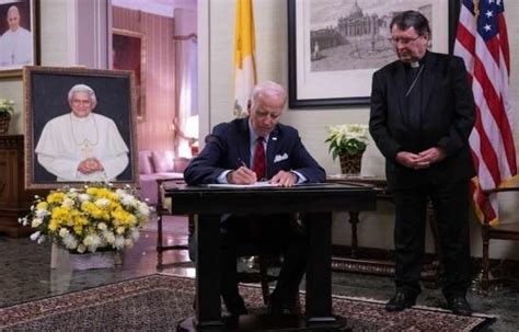 Biden Firma Libro De Condolencias Por Benedicto XVI Diario Libre