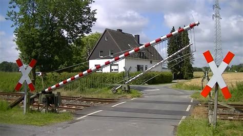 Spoorwegovergang Bork D Railroad Crossing Bahn Bergang Youtube