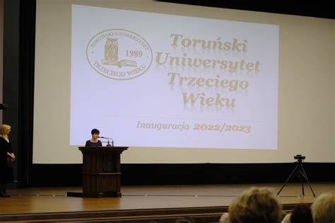 Toru Studenci Z Uniwersytetu Trzeciego Wieku W Mie Cie Te Zacz Li