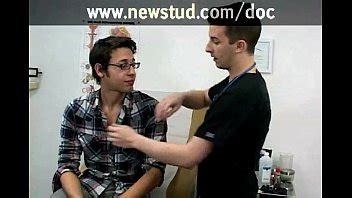 doc trabaja sobre exámenes de salud pedantes enano XVIDEOS