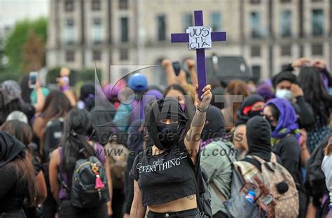 Marchan Y Se Manifiestan Colectivos Feministas En Toluca