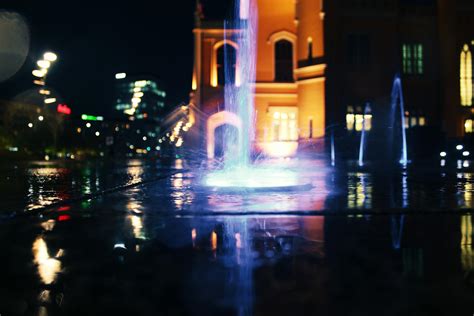 Lighted Water Fountain at Night · Free Stock Photo