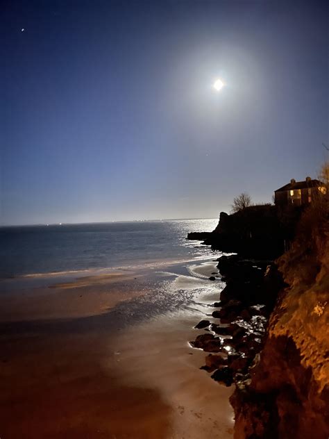 Dunmore east at night : r/ireland