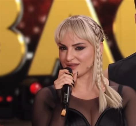 Arisa prima e dopo la svolta sexy della cantante Ecco come è cambiata