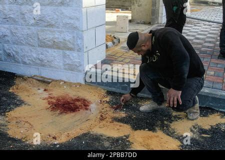 Nablus Palestina Th De Marzo De Los Palestinos Inspeccionan