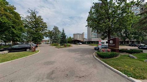 DoubleTree by Hilton Hotel Toronto (YYZ) West Airport Parking | Way.com