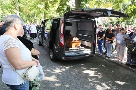 Pogrzeb Felicjana Andrzejczaka Wielkie gwiazdy pojawiły się w kościele