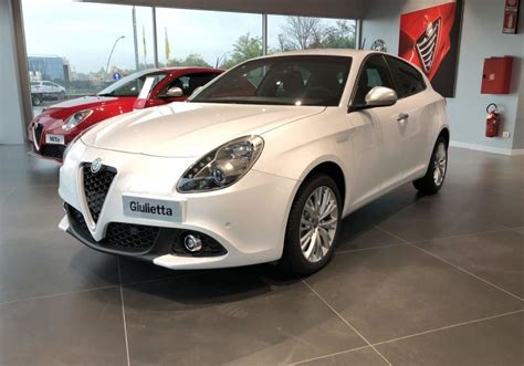 Alfa Romeo Giulietta Jtdm Cv Super Bianco Alfa Km A Soli