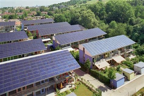 Schlierberg El Barrio Alem N Que Con Paneles Solares Genera Veces