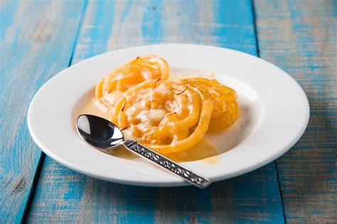 Kesari jalebi ou jilbi rabdi é uma deliciosa receita indiana