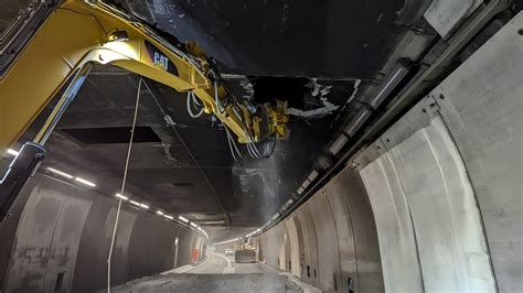 Nach Riss In Zwischendecke Arbeiten Am Gotthard Strassentunnel Wieder