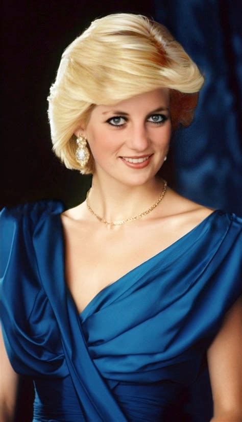 Grace In Blue Princess Dianas Timeless Elegance Foto Foto 📸 🇬🇧💂🇬🇧🥂