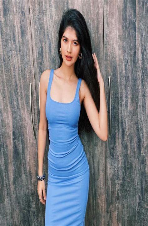 Varun Dhawan Niece Anjini Dhawan Bold And Glamorous Photos वरुण धवन