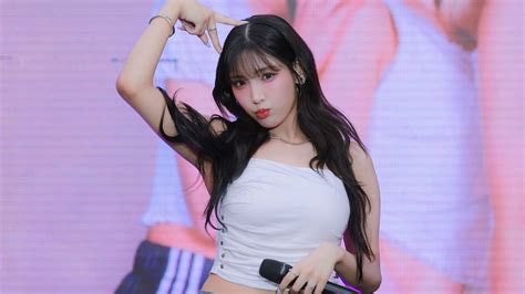 라잇썸 초원 240809 홍대 버스킹 1부 LIGHTSUM CHOWON POSE FANCAM 직캠 YouTube