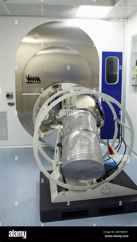 cleanroom medical manufacturing  res stock photography  images alamy