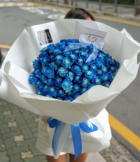 Glamorous Blue Rose Bouquet | Flower Gift Korea