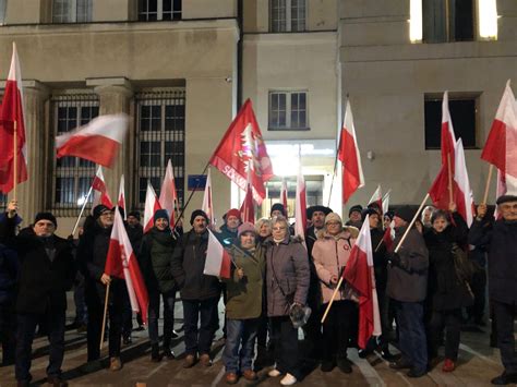 Kluby Gazety Polskiej BIELSKO BIAŁA Protest klubowiczów w Warszawie