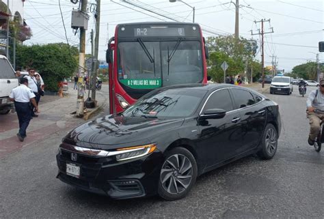 EL CHOFER INTENTA HUIR Autobús arrolla y mata a mujer en avenida Cobá