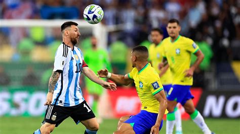 Brasil perde para Argentina em jogo marcado por confusão e amarga derrota